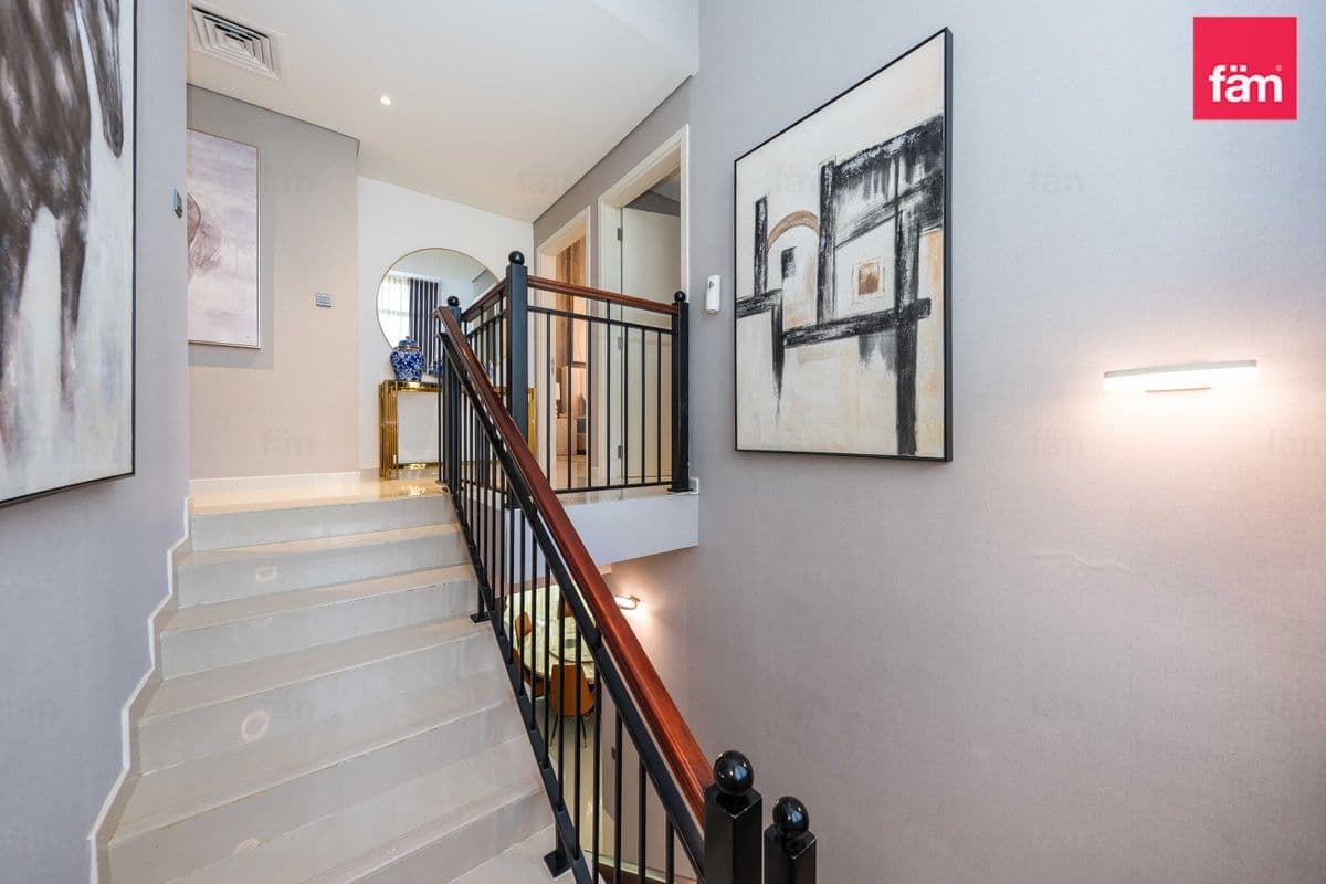 6 bedroom villa in Juniper - Damac Hills 2, photograph 18 of 20