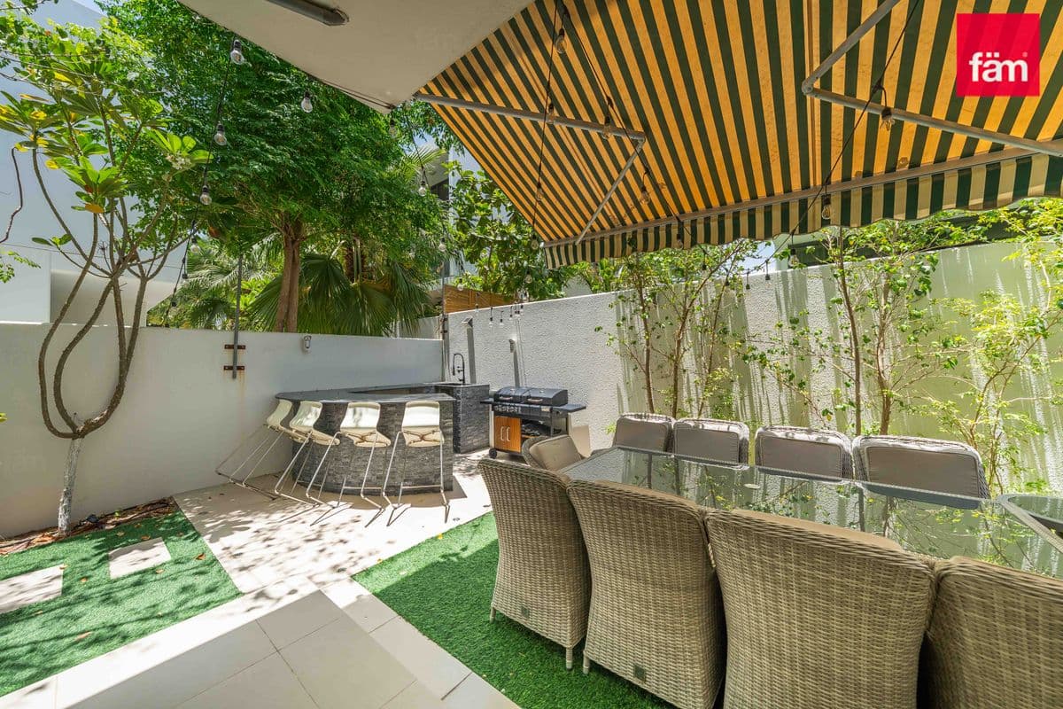 6 bedroom villa in Juniper - Damac Hills 2, photograph 4 of 20
