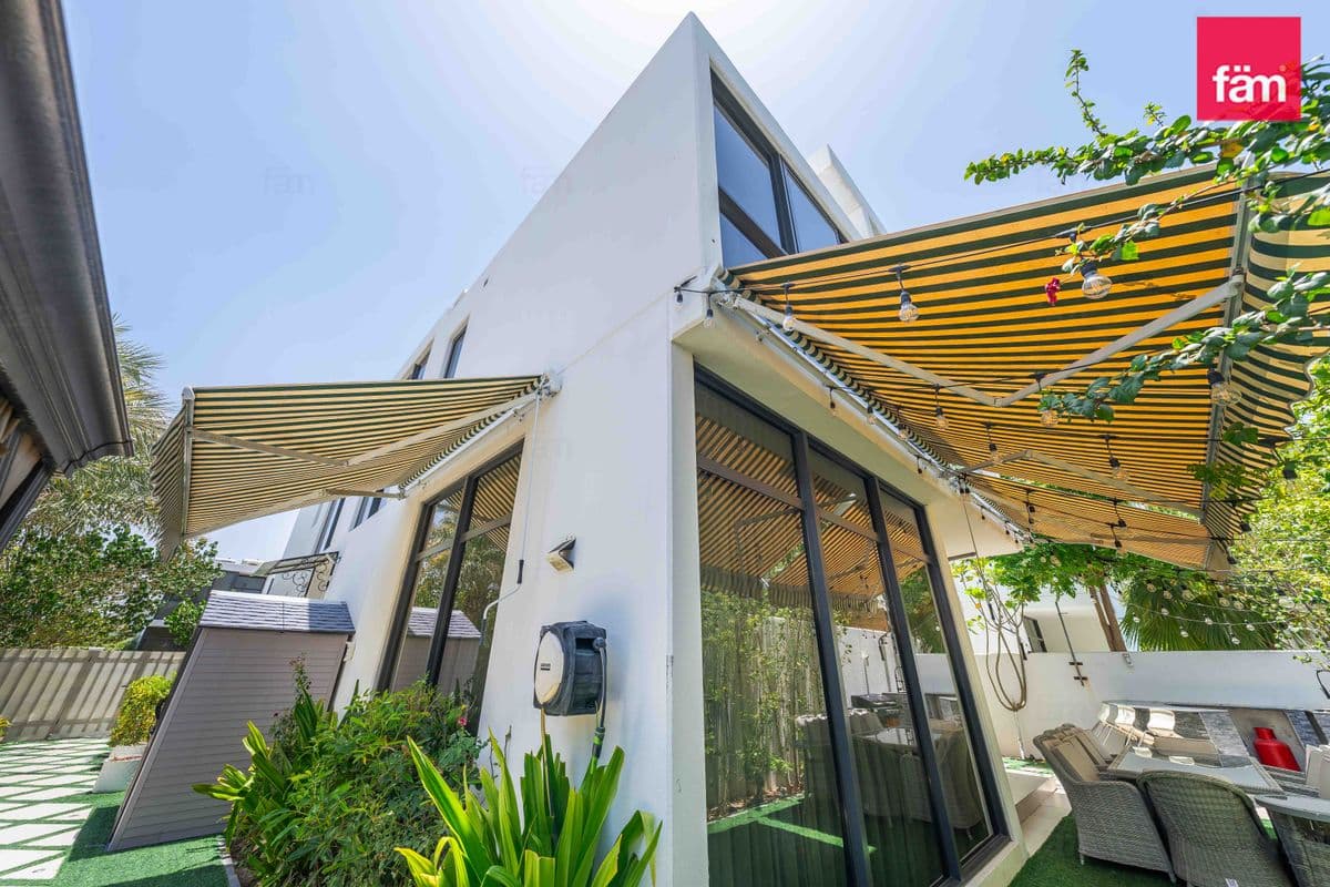 6 bedroom villa in Juniper - Damac Hills 2, photograph 1 of 20