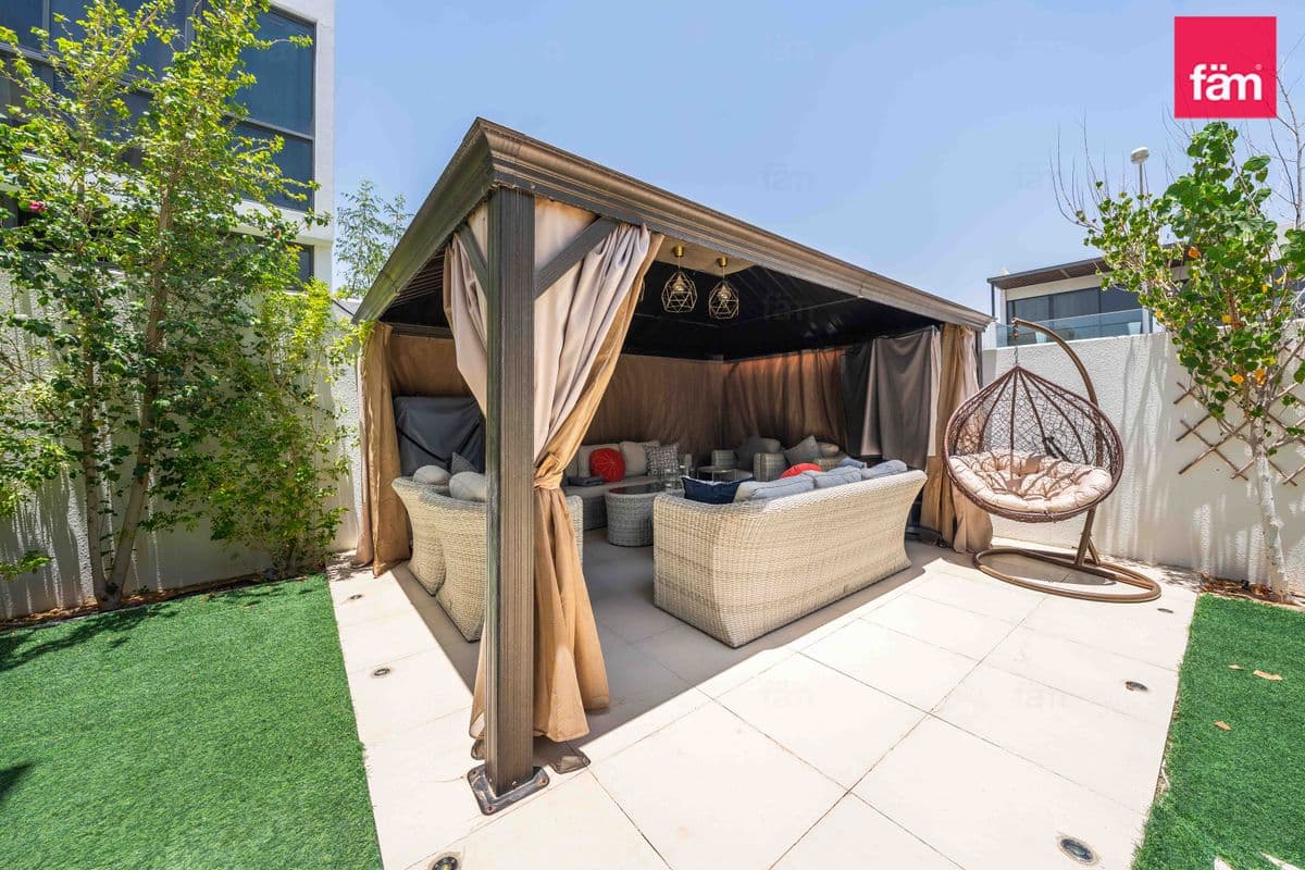 6 bedroom villa in Juniper - Damac Hills 2, photograph 3 of 20