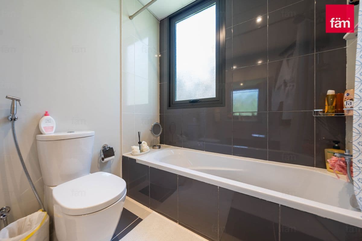 6 bedroom villa in Juniper - Damac Hills 2, photograph 20 of 20