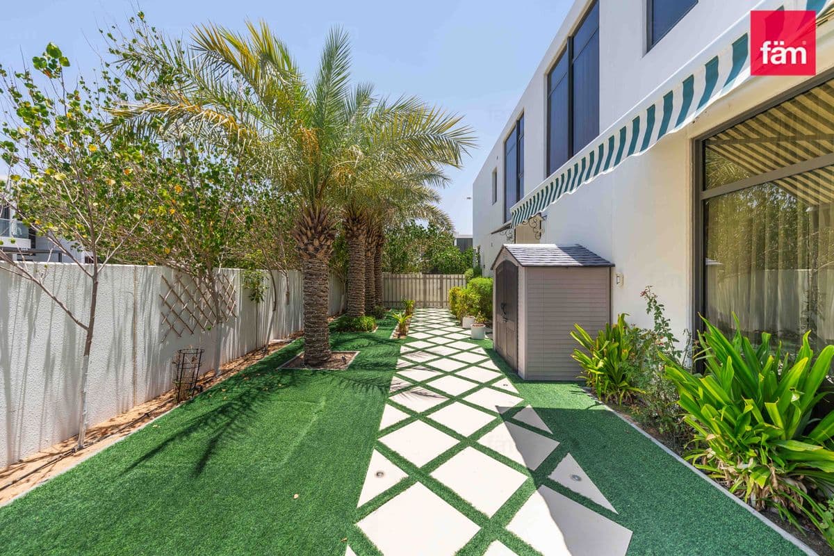 6 bedroom villa in Juniper - Damac Hills 2, photograph 2 of 20