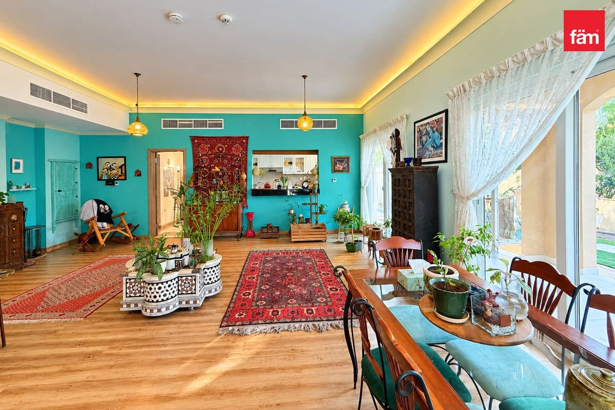 5 bedroom villa in La Quinta, photograph 2 of 20