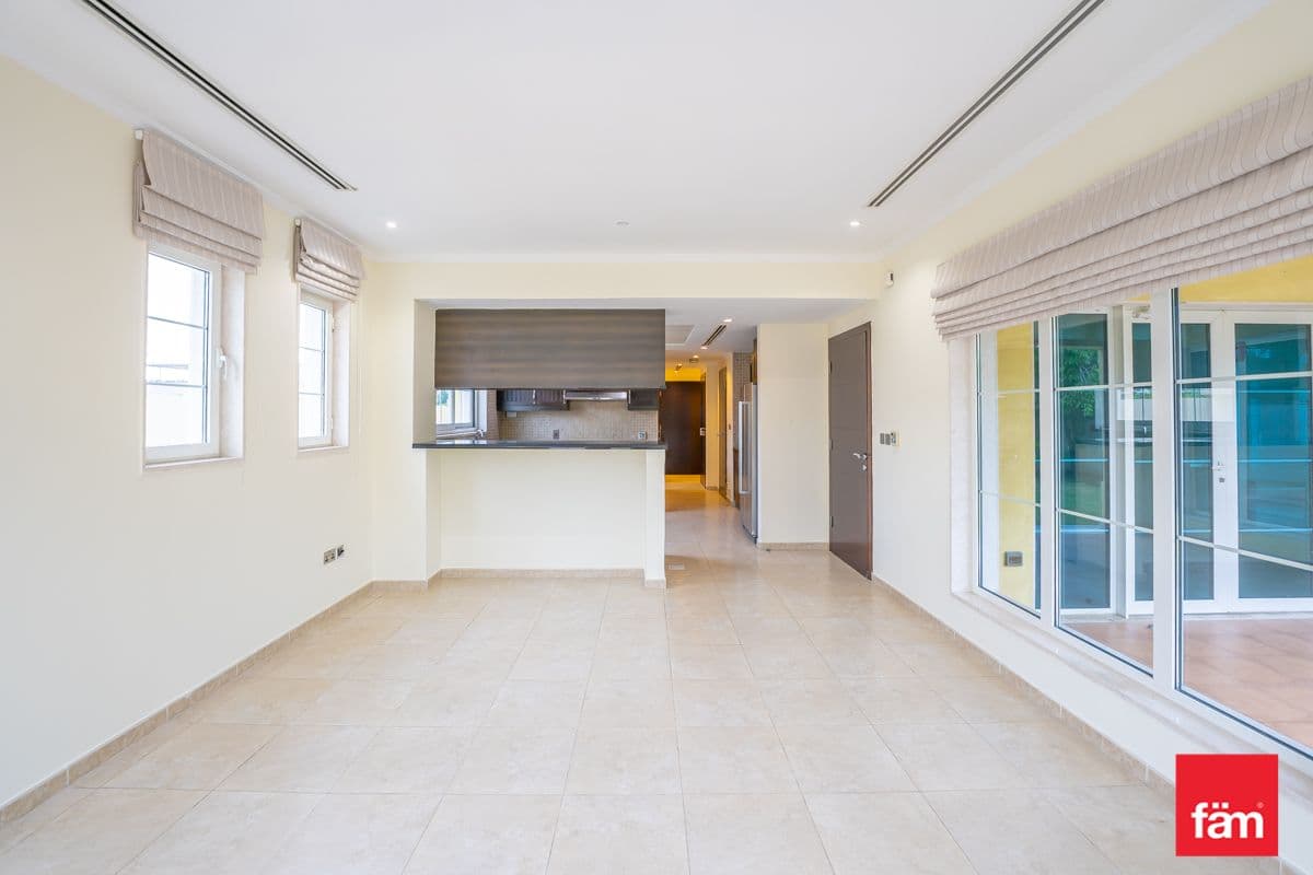 3 bedroom villa in District 5, photograph 3 of 20