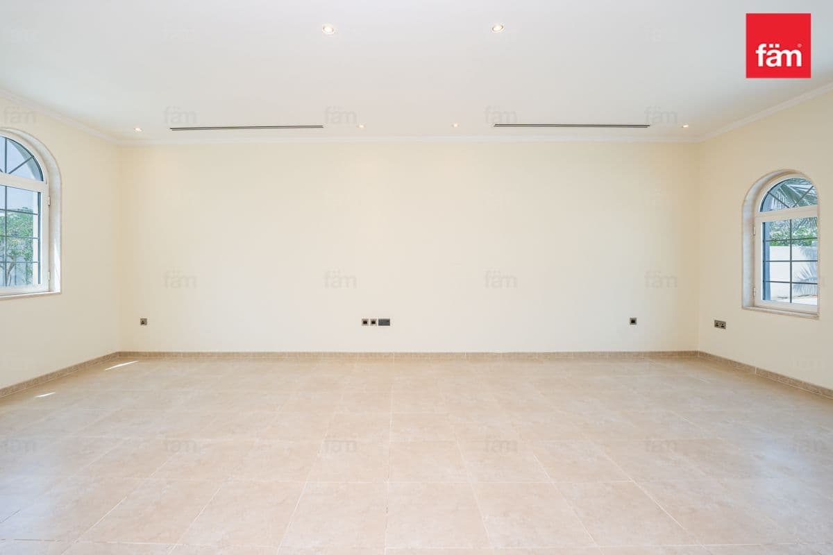 3 bedroom villa in District 5, photograph 2 of 17