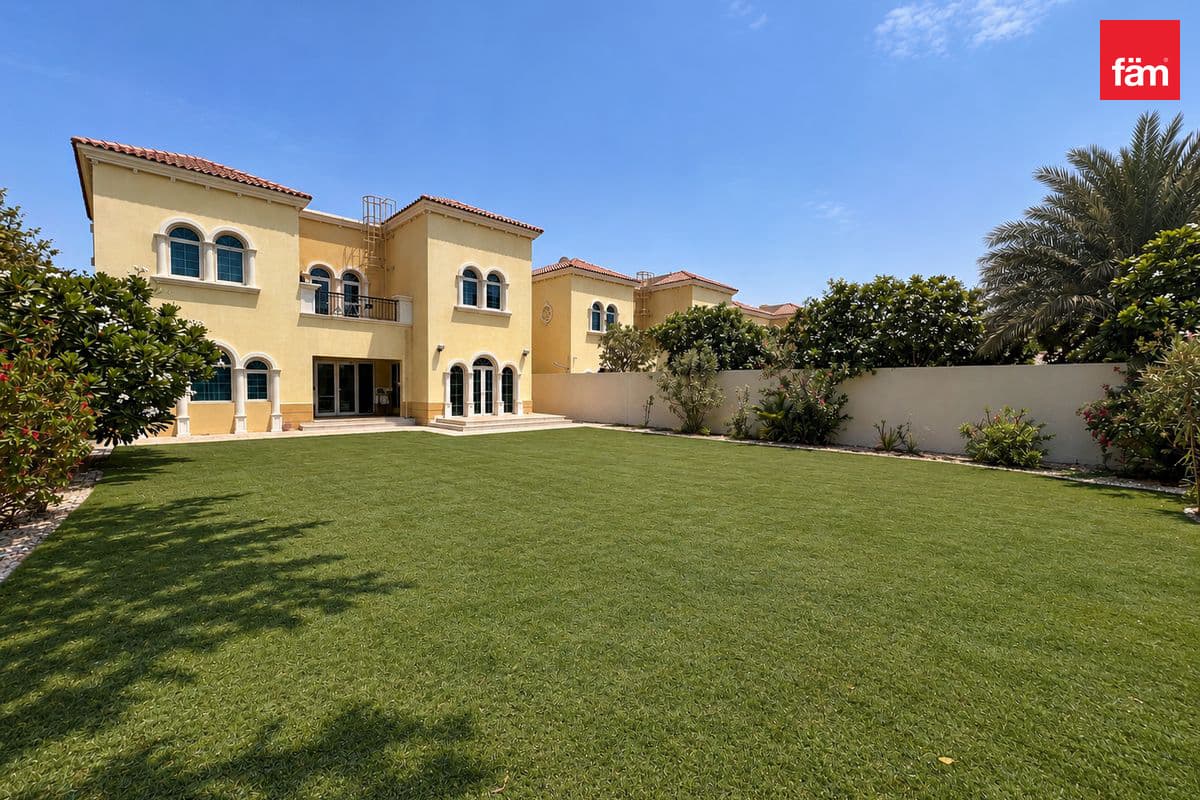 3 bedroom villa in District 5, photograph 1 of 17