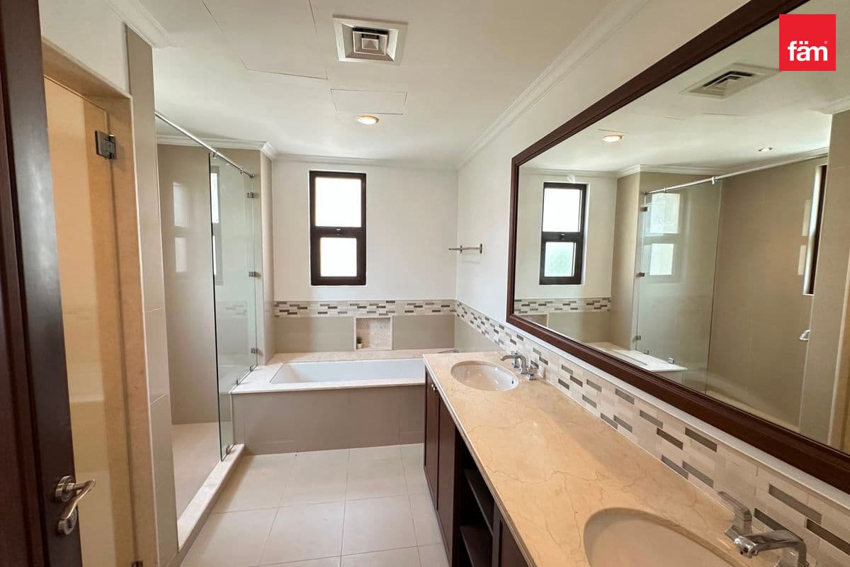 4 bedroom villa in Lila, photograph 13 of 14