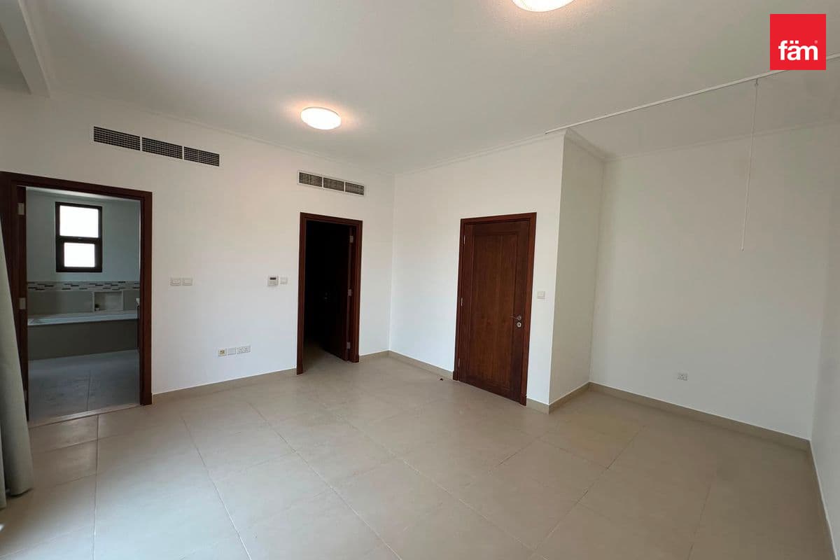 4 bedroom villa in Lila, photograph 9 of 14