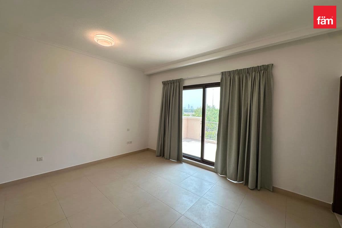 4 bedroom villa in Lila, photograph 5 of 14