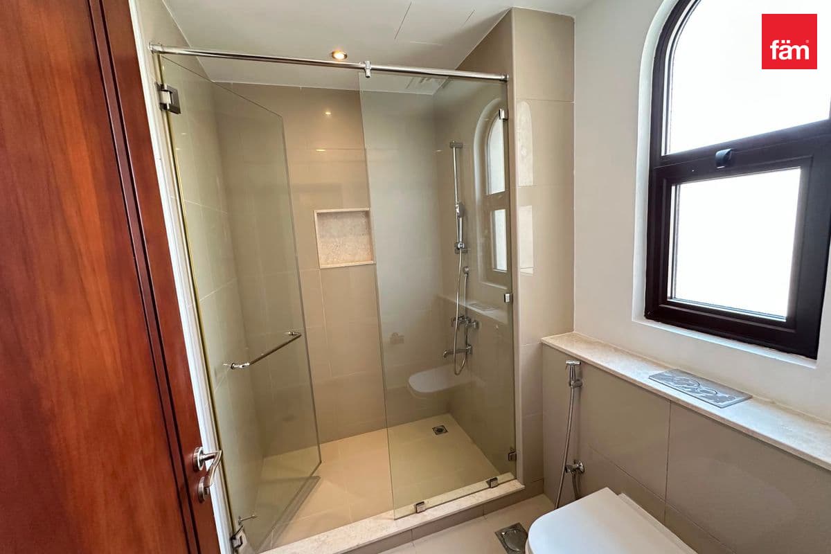 4 bedroom villa in Lila, photograph 14 of 14