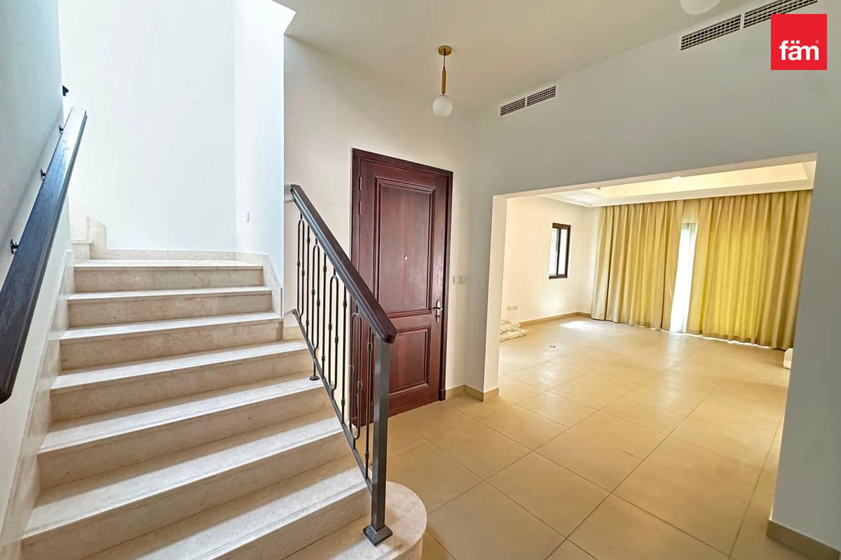 4 bedroom villa in Lila, photograph 2 of 14