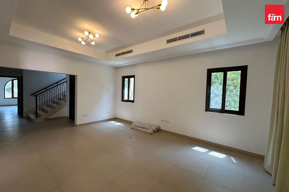 4 bedroom villa in Lila, photograph 3 of 14