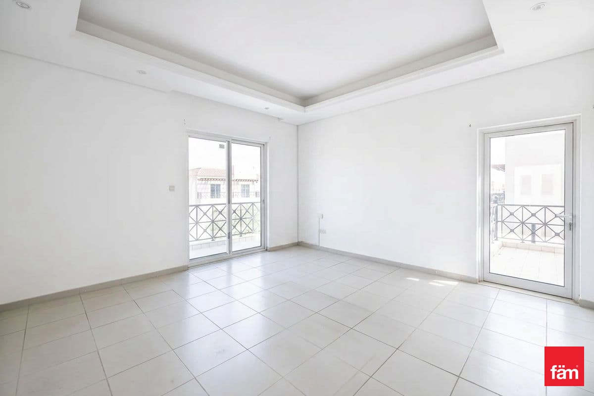 6 bedroom villa in Living Legends B Villas, photograph 9 of 13