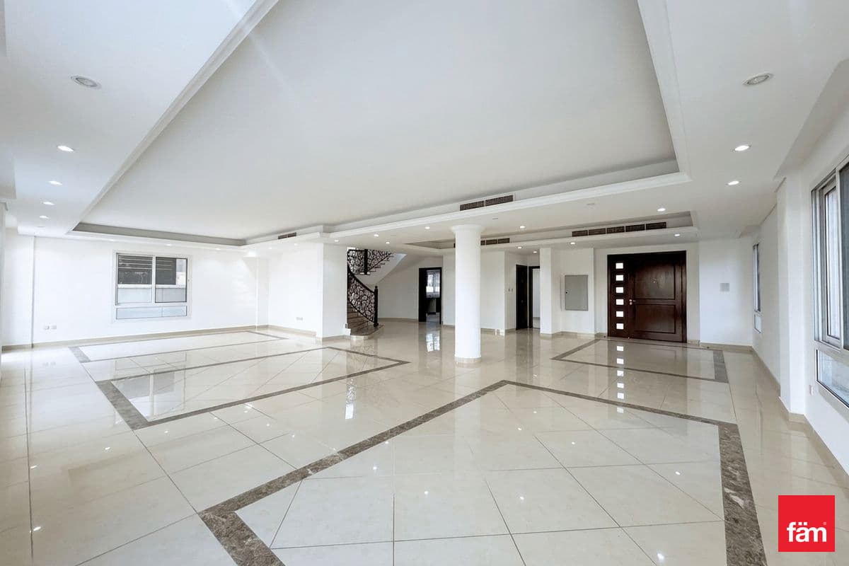 6 bedroom villa in Living Legends B Villas, photograph 2 of 13