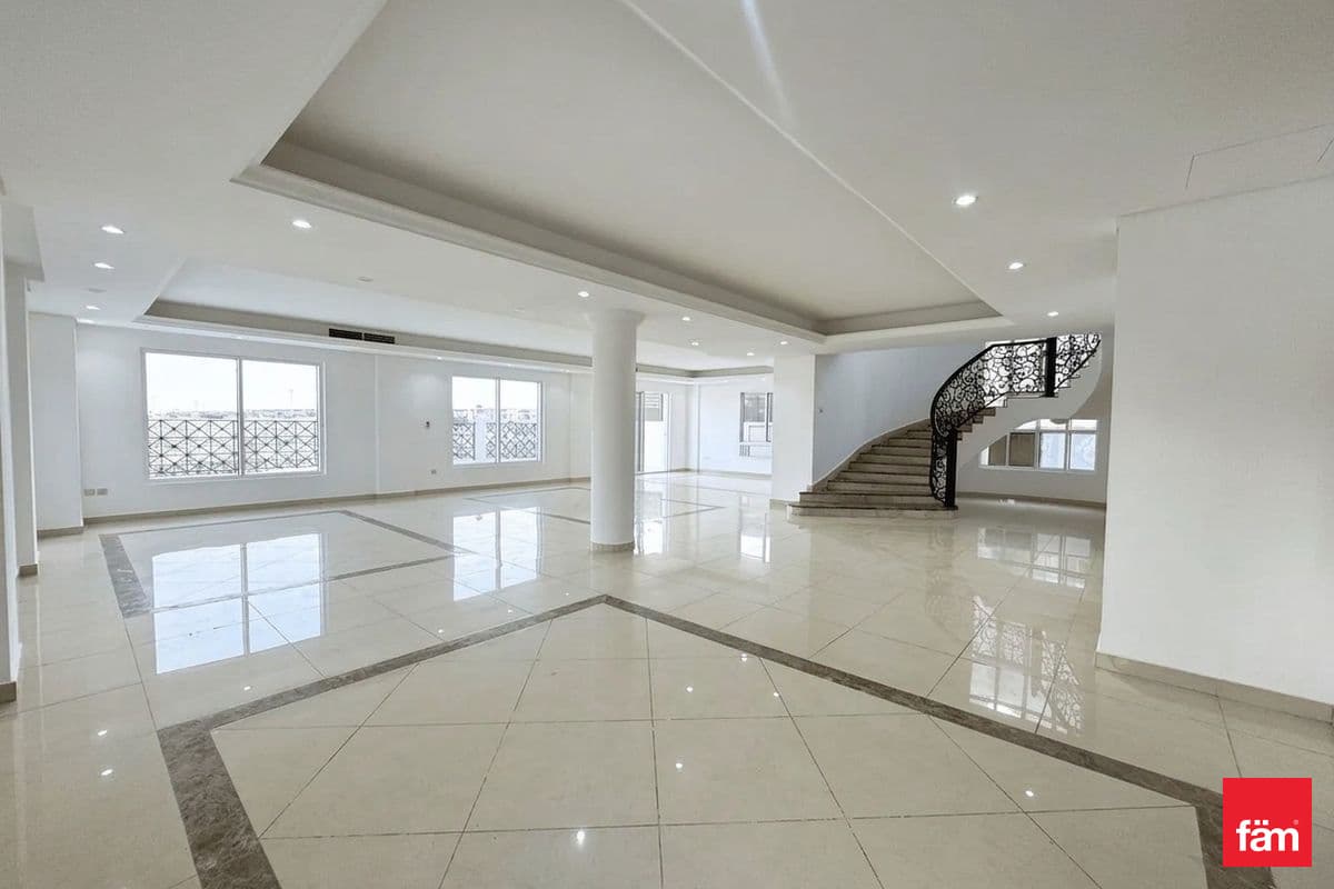 6 bedroom villa in Living Legends B Villas, photograph 1 of 13