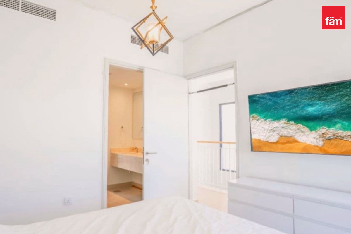 4 bedroom villa in Maple 1, photograph 1 of 13