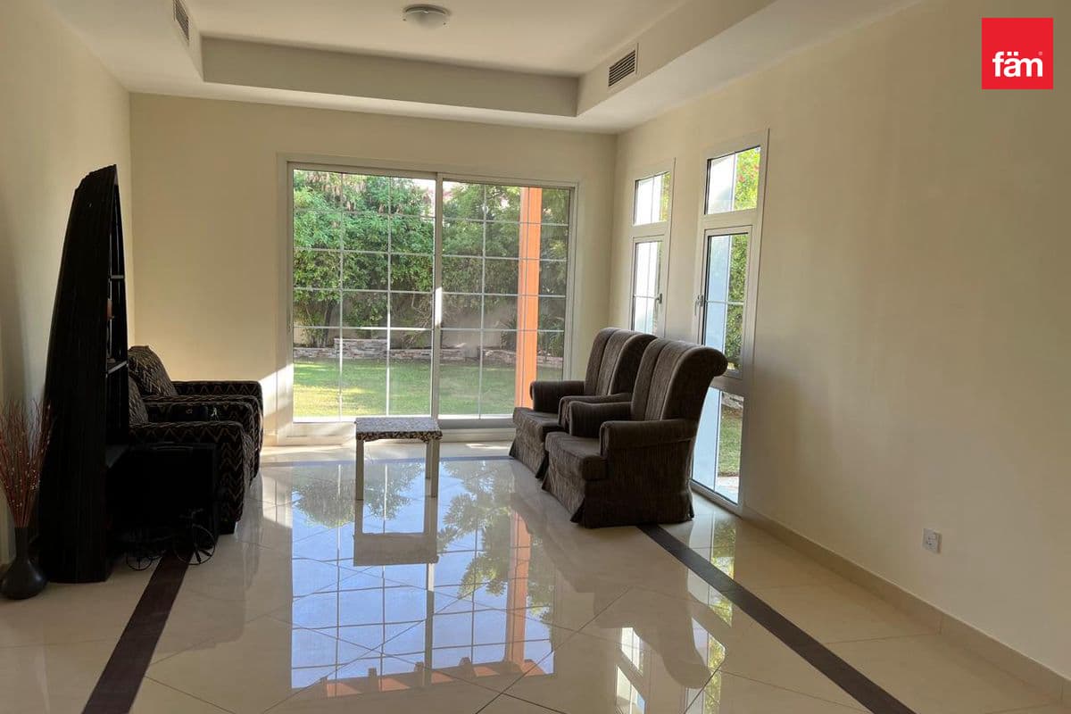 5 bedroom villa in Naseem, photograph 8 of 12