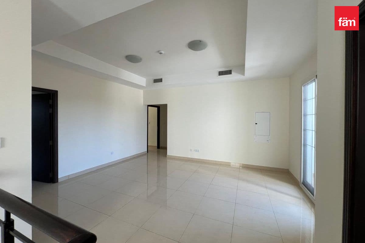 5 bedroom villa in Naseem, photograph 11 of 12
