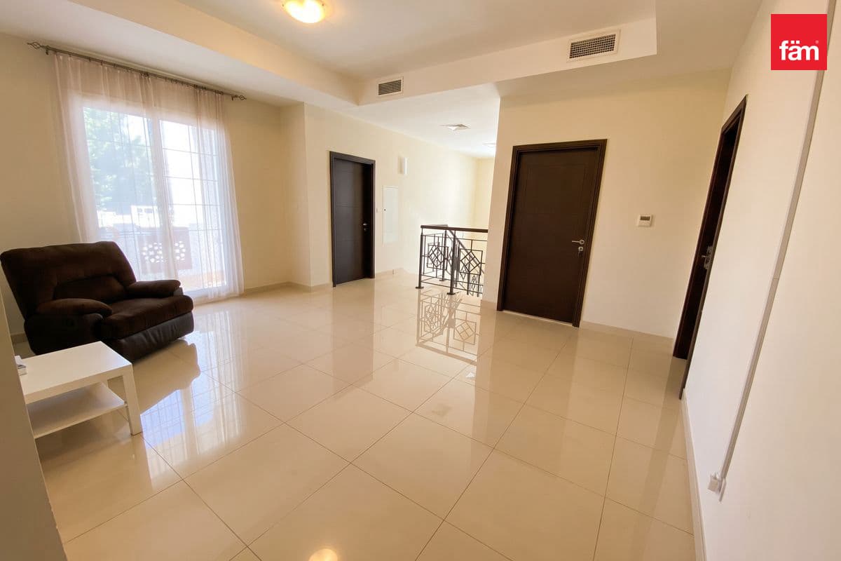 5 bedroom villa in Naseem, photograph 9 of 12