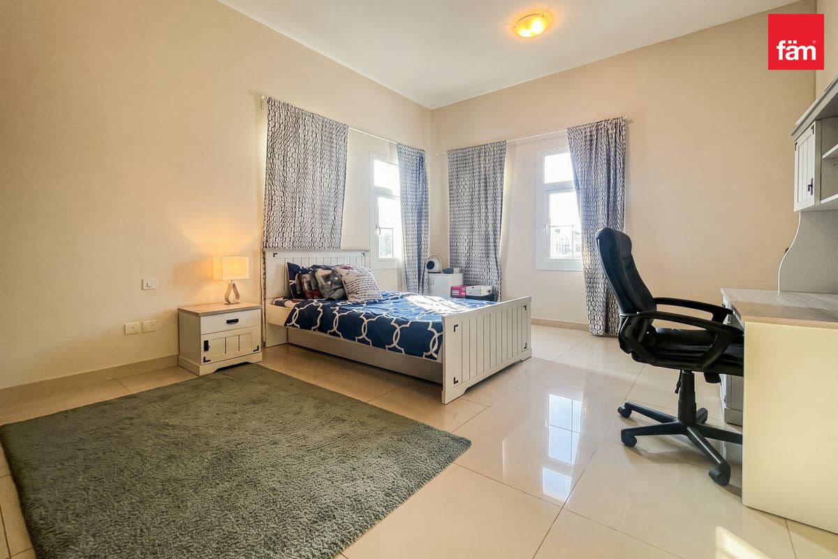 5 bedroom villa in Naseem, photograph 5 of 12