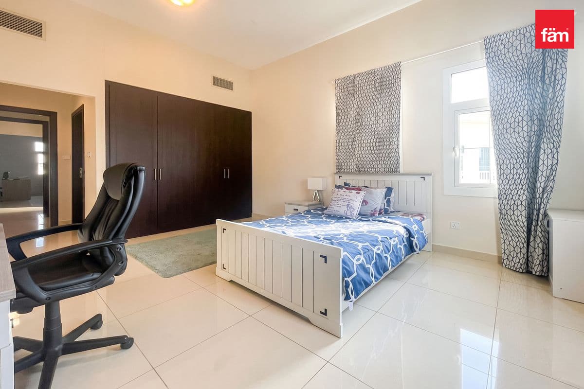 5 bedroom villa in Naseem, photograph 6 of 12