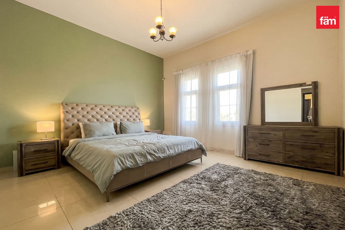 5 bedroom villa in Naseem, photograph 4 of 12