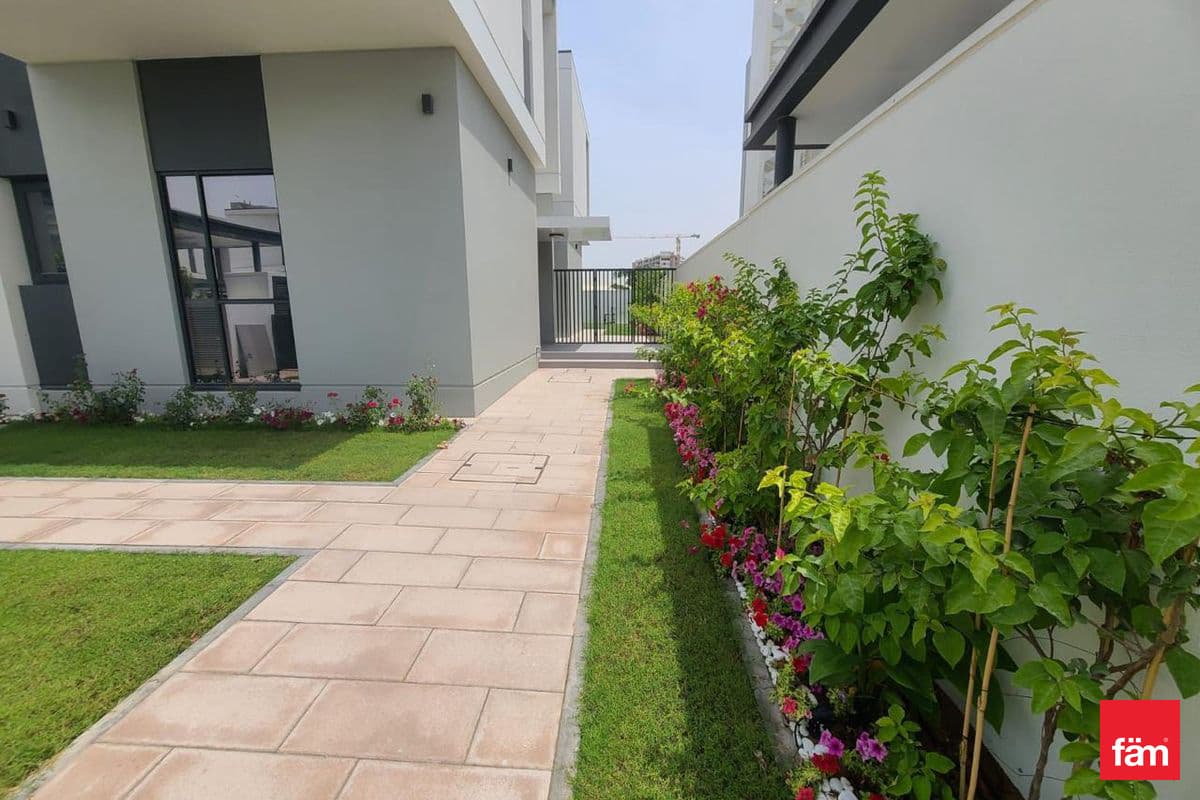 4 bedroom villa in Murooj Al Furjan East, photograph 12 of 12