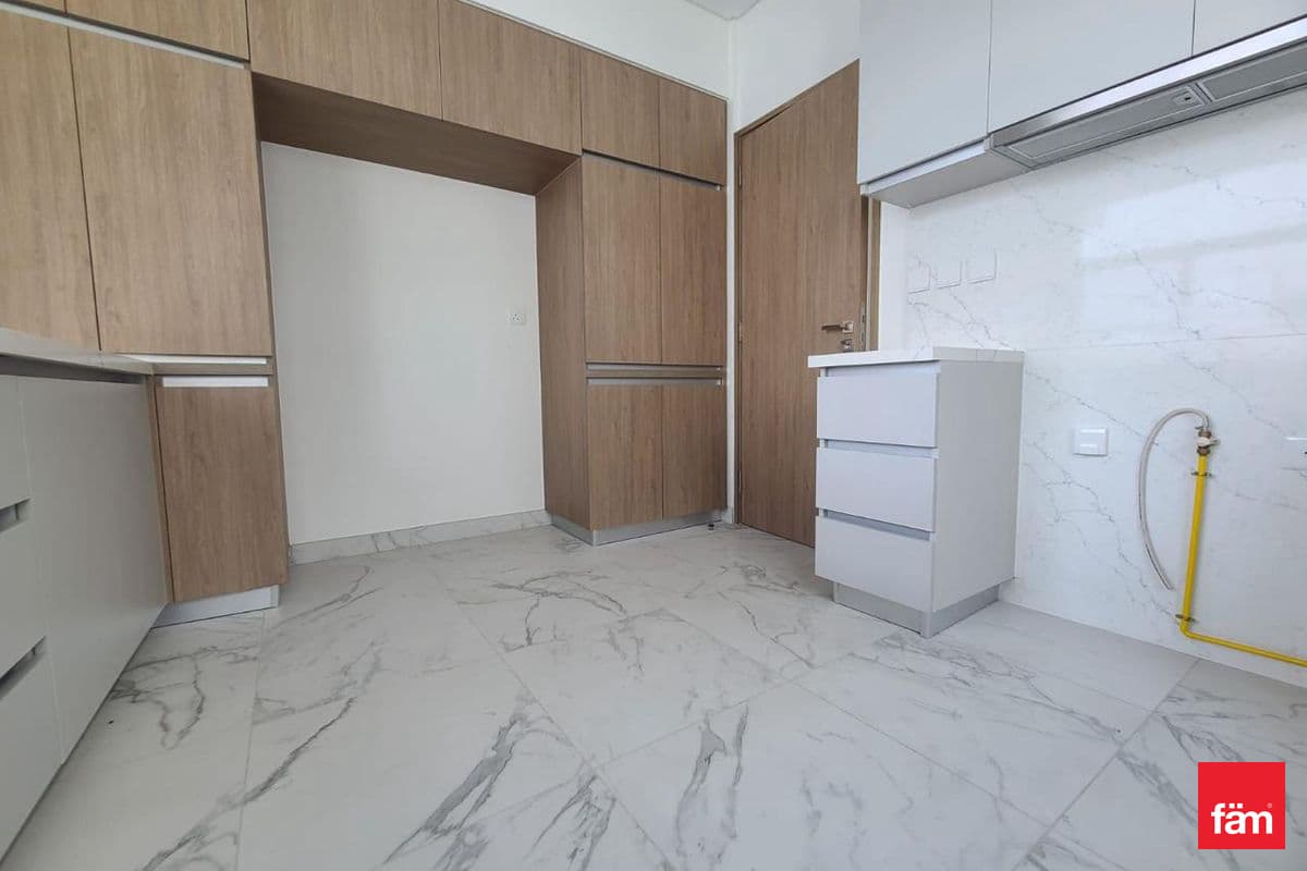 4 bedroom villa in Murooj Al Furjan East, photograph 9 of 12