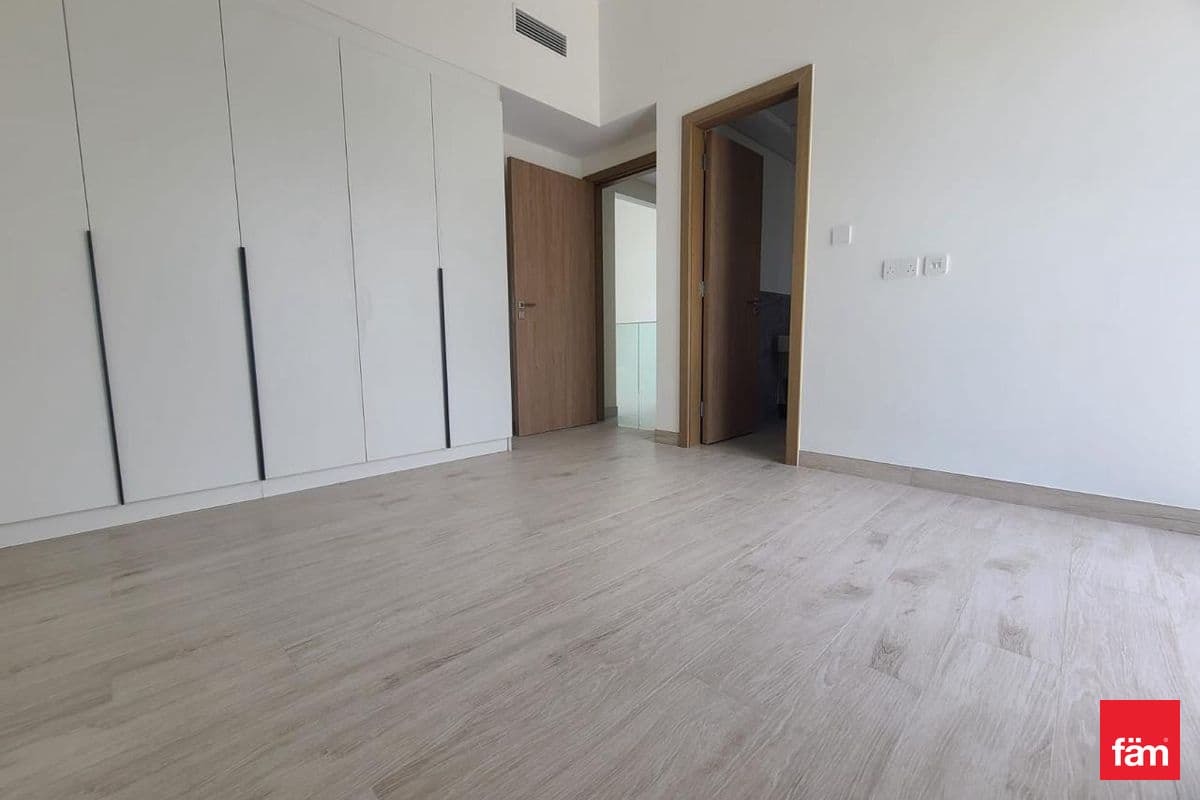 4 bedroom villa in Murooj Al Furjan East, photograph 10 of 12