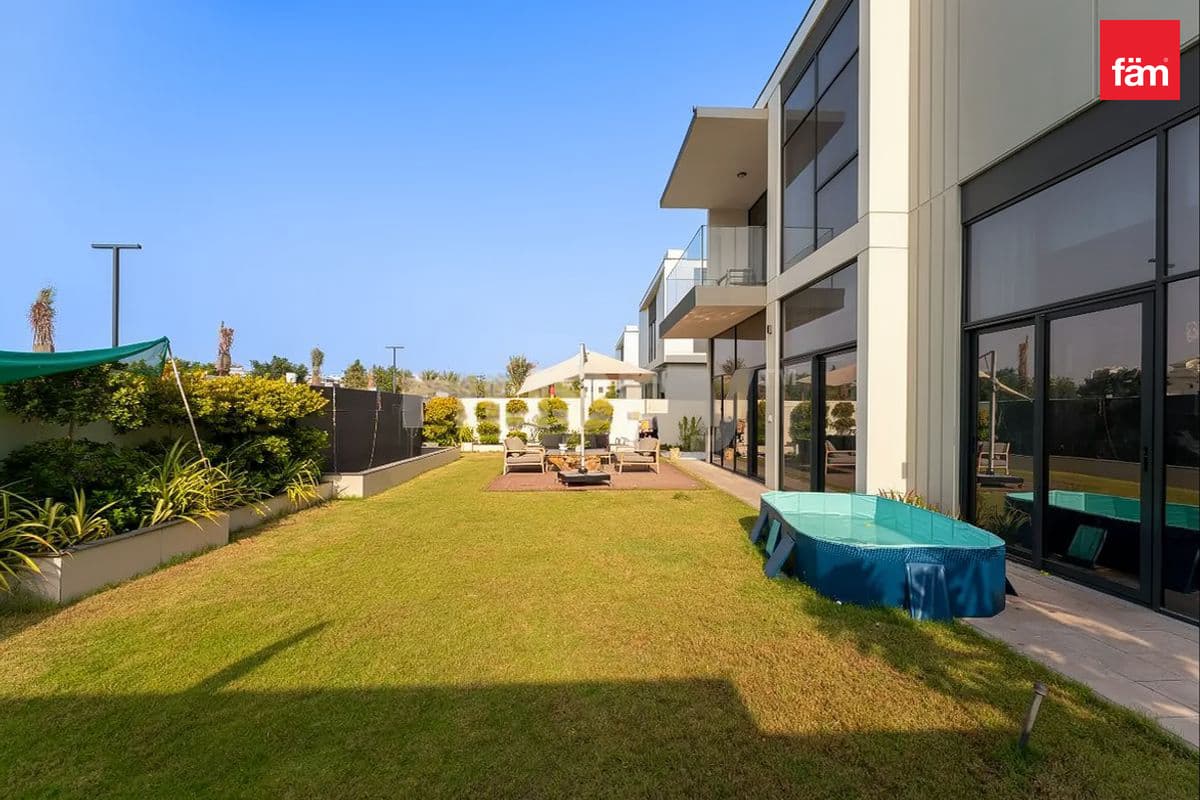 4 bedroom villa in Murooj Al Furjan East, photograph 10 of 11