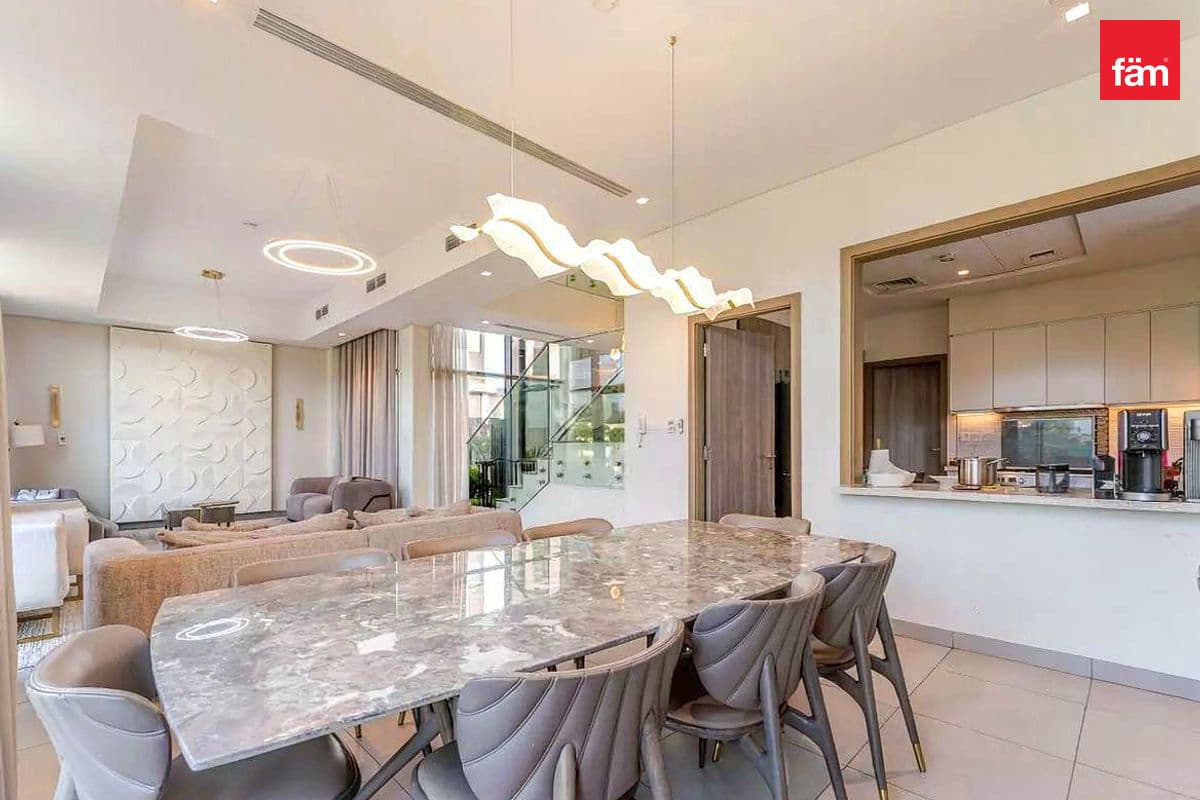 4 bedroom villa in Murooj Al Furjan East, photograph 4 of 11