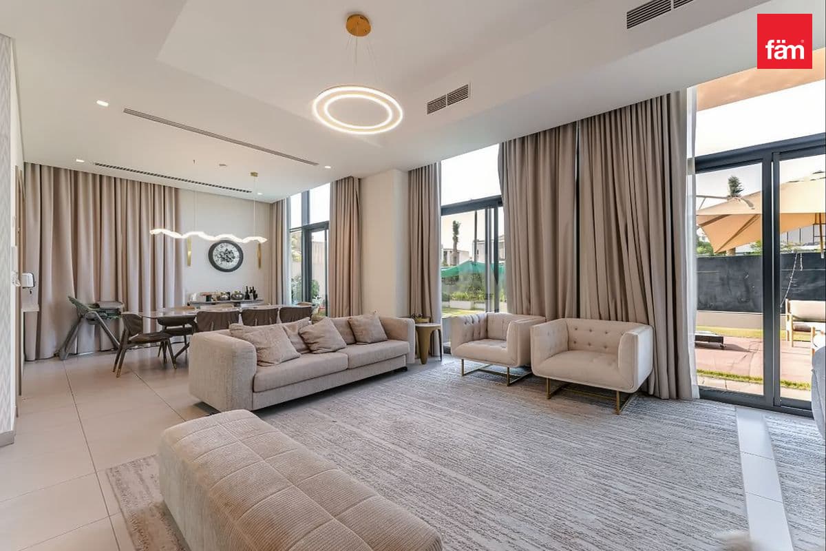 4 bedroom villa in Murooj Al Furjan East, photograph 3 of 11