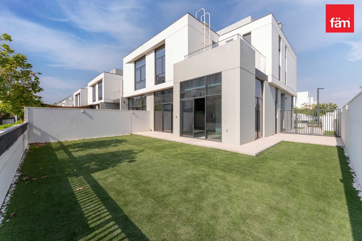 4 bedroom townhouse in Murooj Al Furjan East, photograph 1 of 20