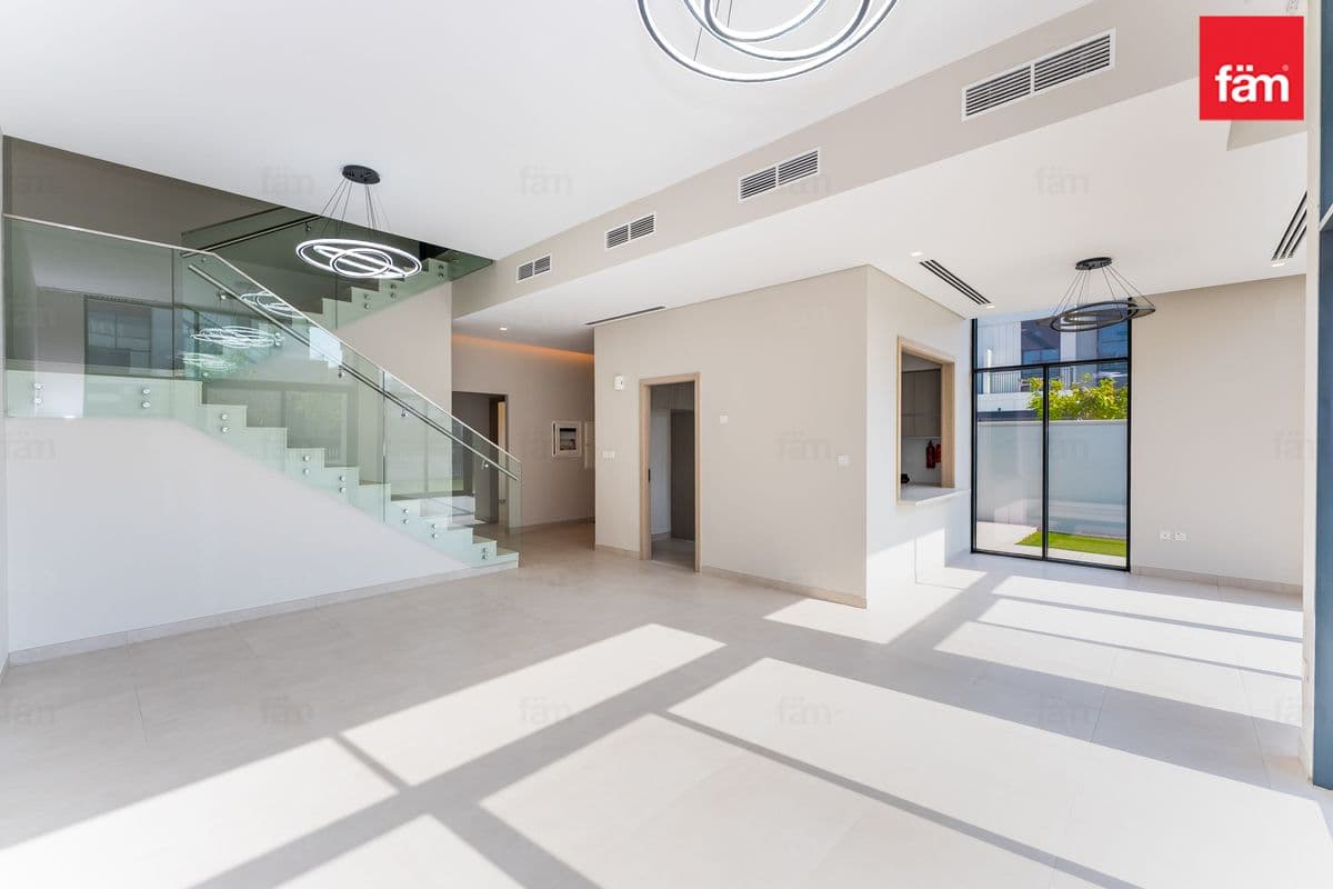 4 bedroom townhouse in Murooj Al Furjan East, photograph 2 of 20