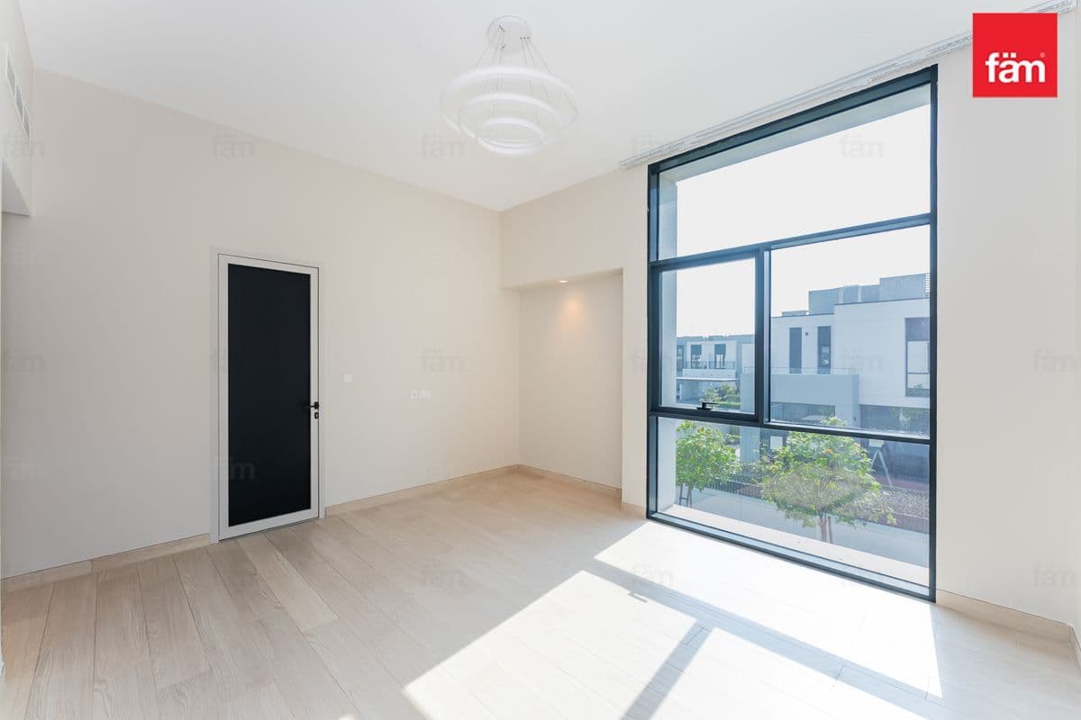 4 bedroom villa in Murooj Al Furjan West, photograph 9 of 18
