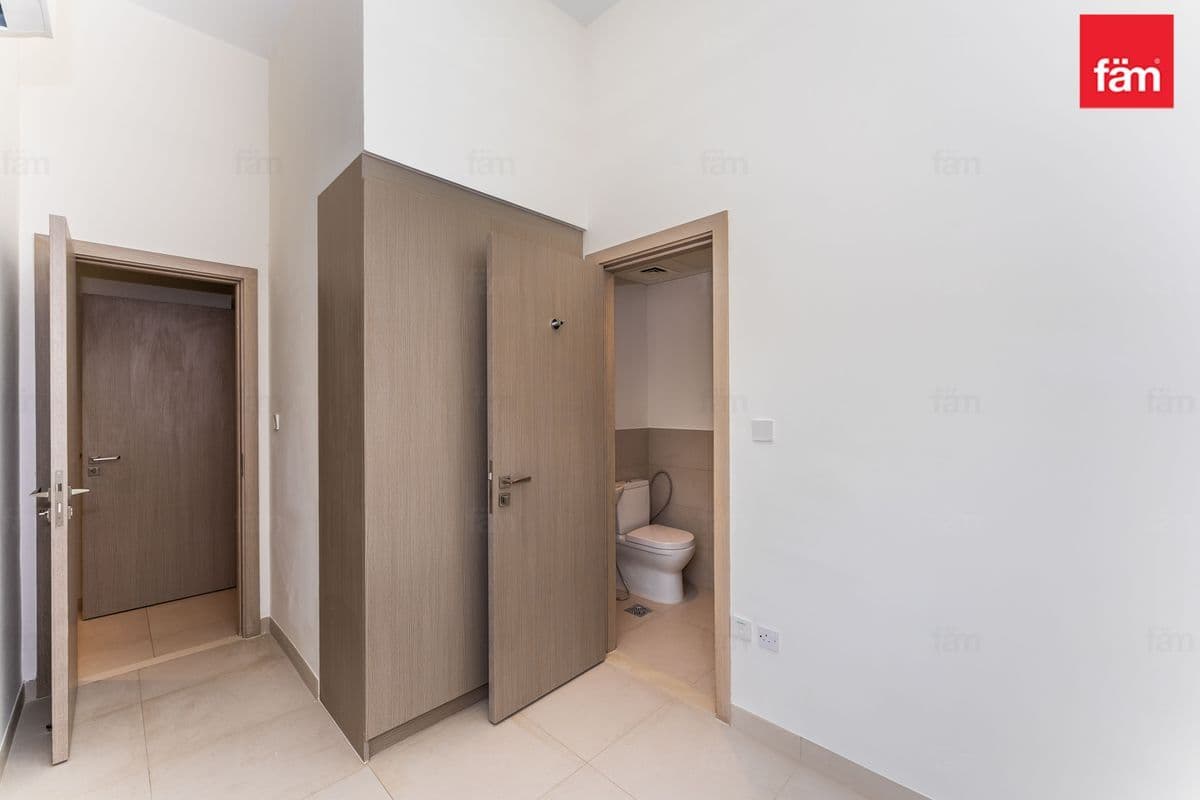 4 bedroom villa in Murooj Al Furjan West, photograph 8 of 18