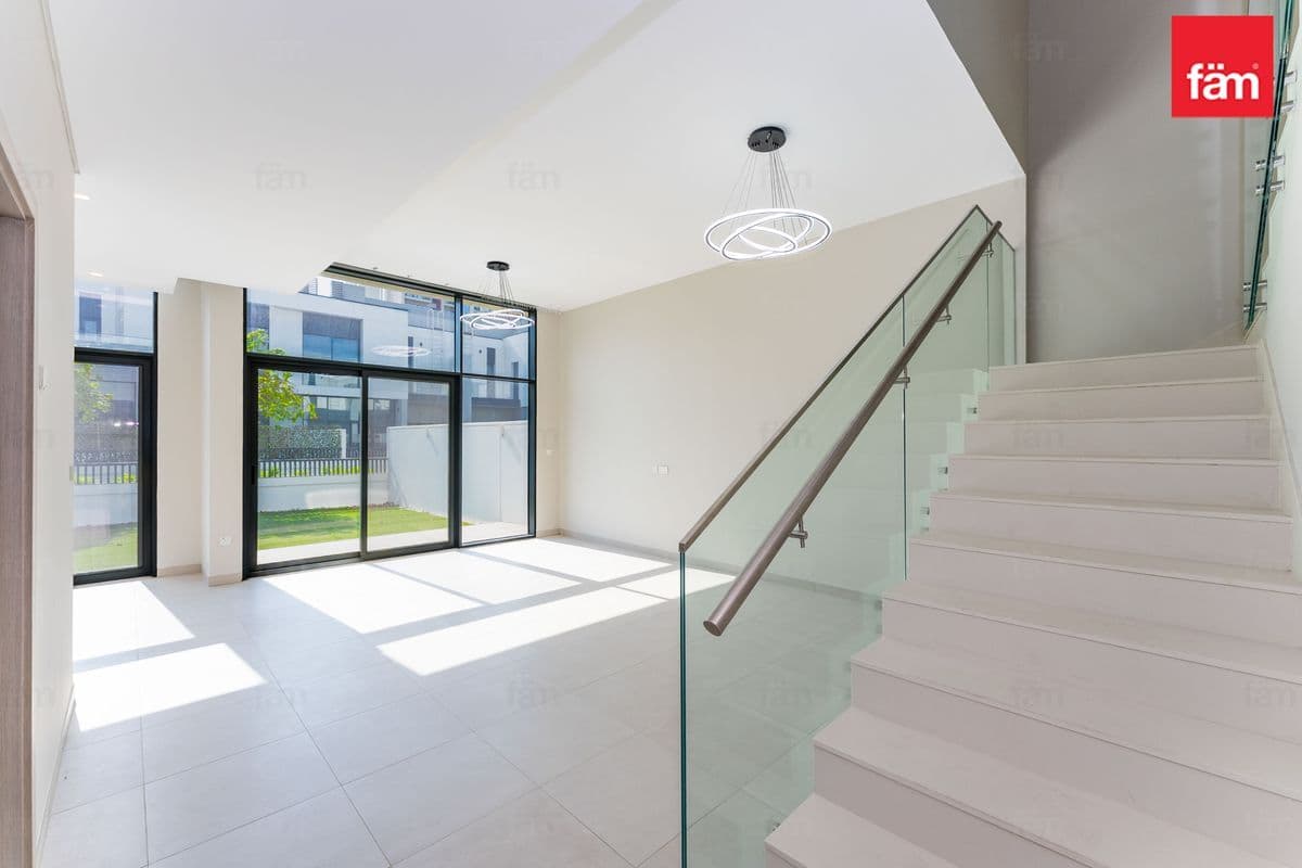 4 bedroom villa in Murooj Al Furjan West, photograph 2 of 18