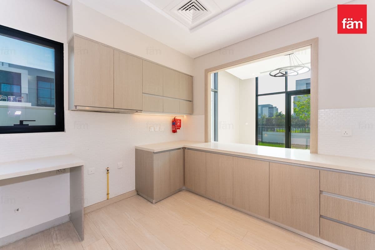 4 bedroom villa in Murooj Al Furjan West, photograph 4 of 18