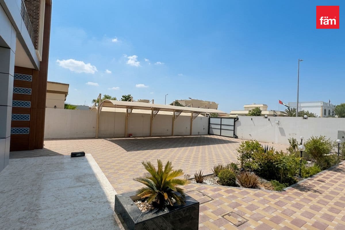 9 bedroom villa in Nad Al Hammar Villas, photograph 14 of 15