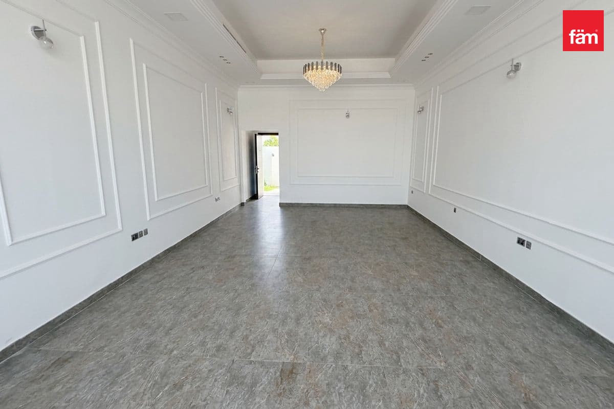 9 bedroom villa in Nad Al Hammar Villas, photograph 4 of 15