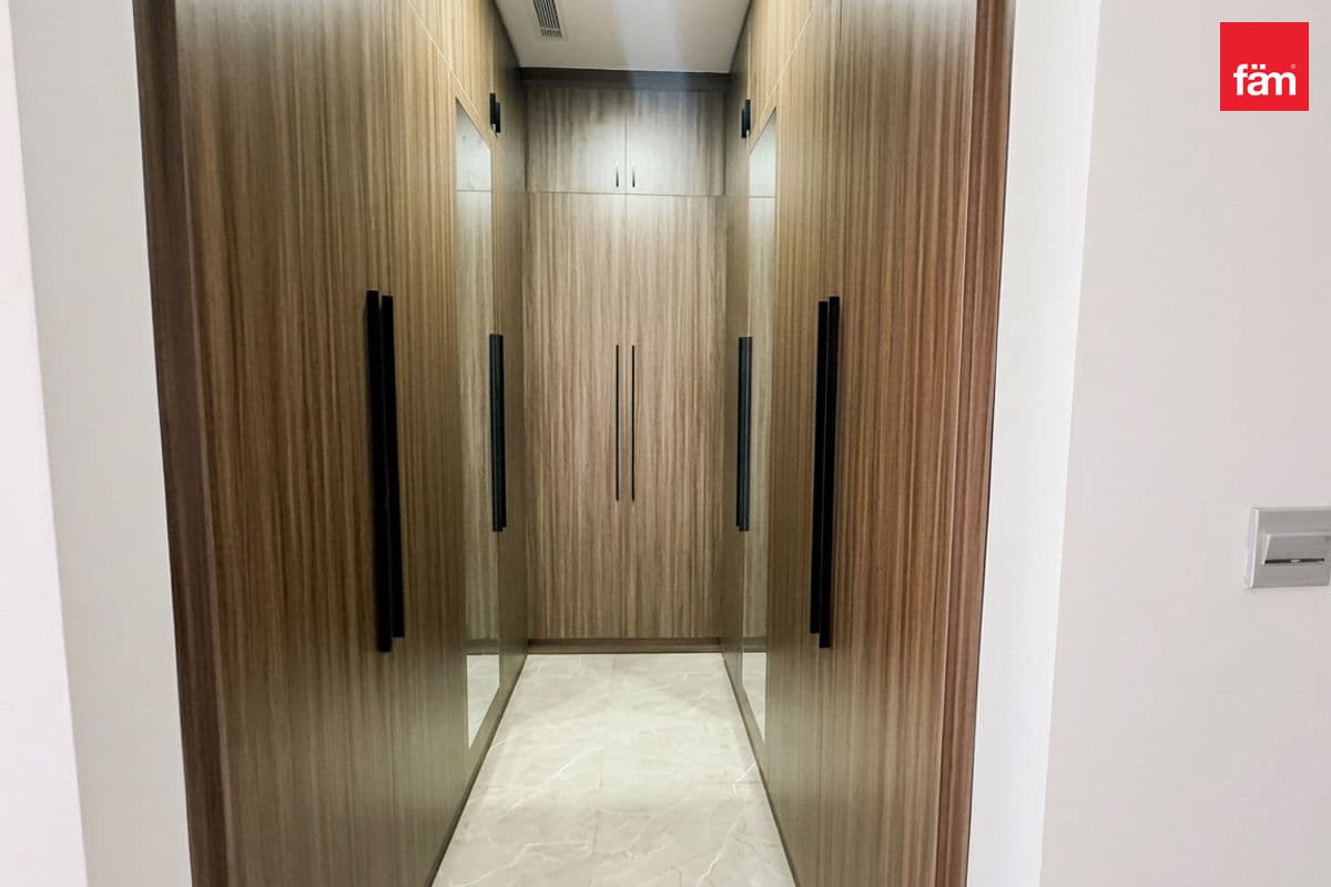 9 bedroom villa in Nad Al Hammar Villas, photograph 7 of 15