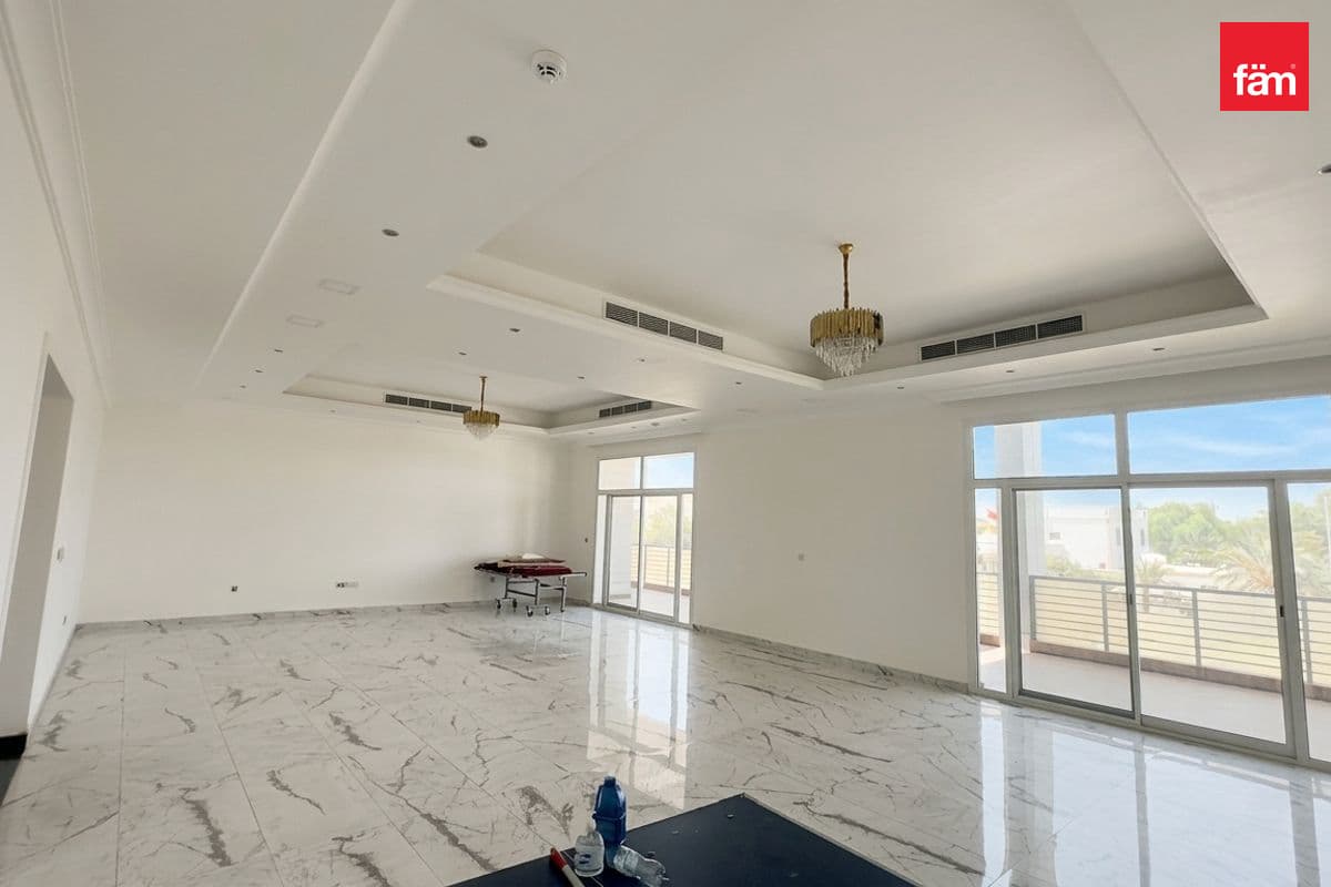 9 bedroom villa in Nad Al Hammar Villas, photograph 5 of 15