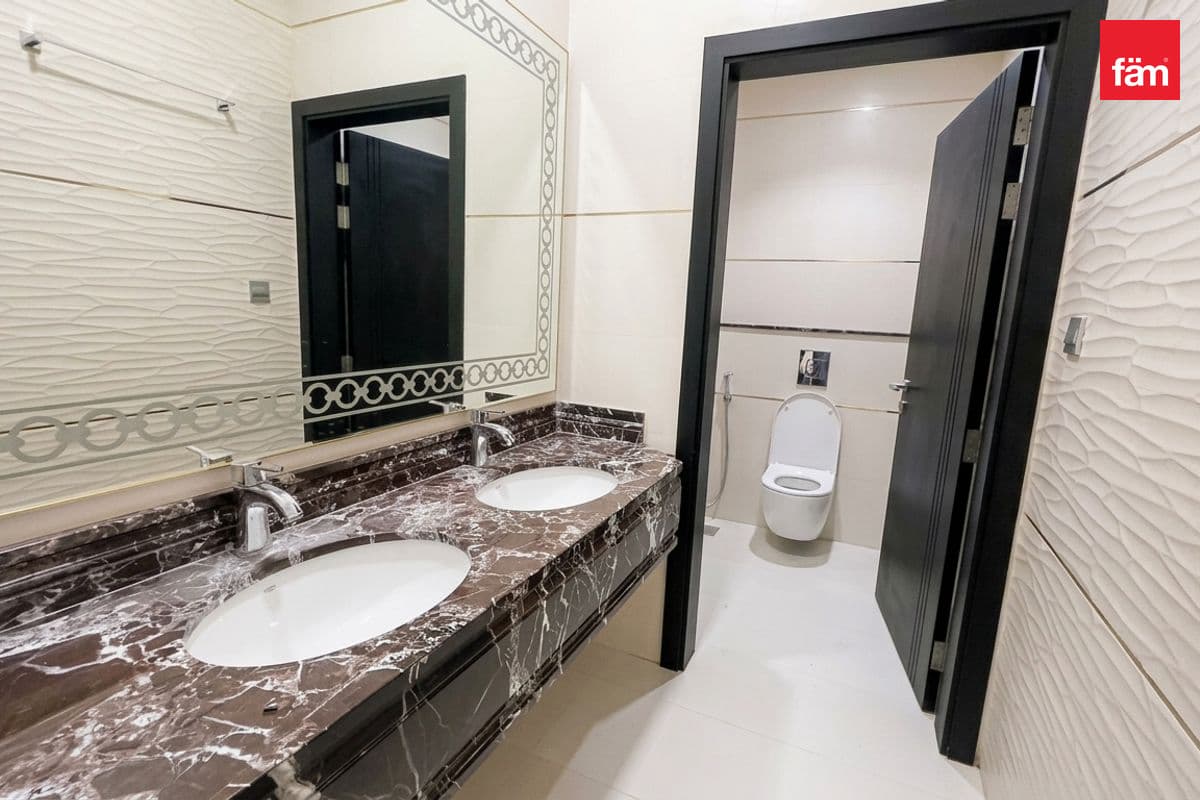 9 bedroom villa in Nad Al Hammar Villas, photograph 11 of 15