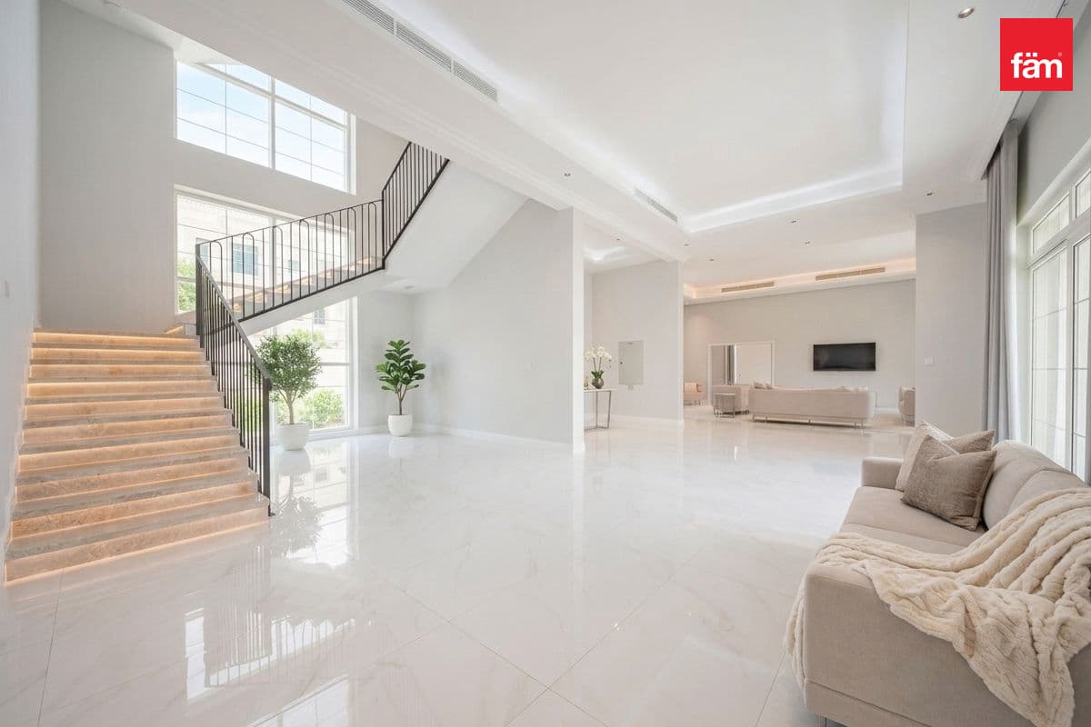 5 bedroom villa in Nad Al Sheba 2, photograph 1 of 20