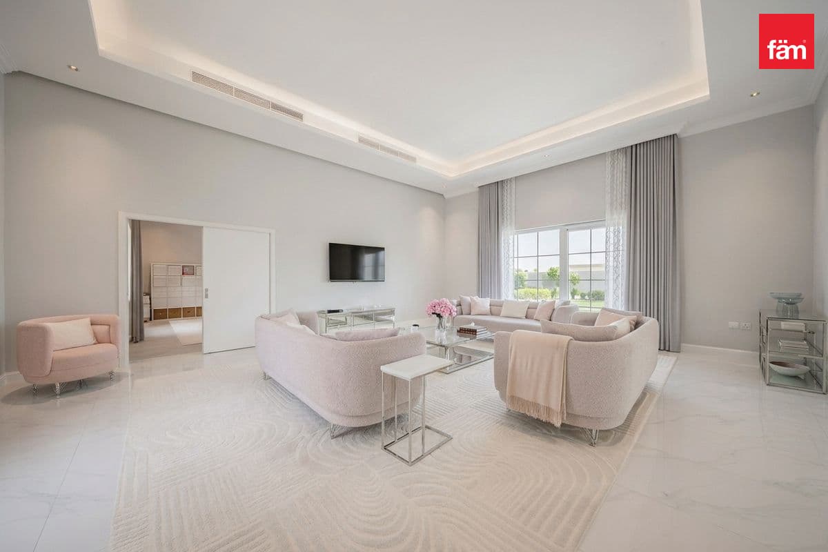 5 bedroom villa in Nad Al Sheba 2, photograph 3 of 20