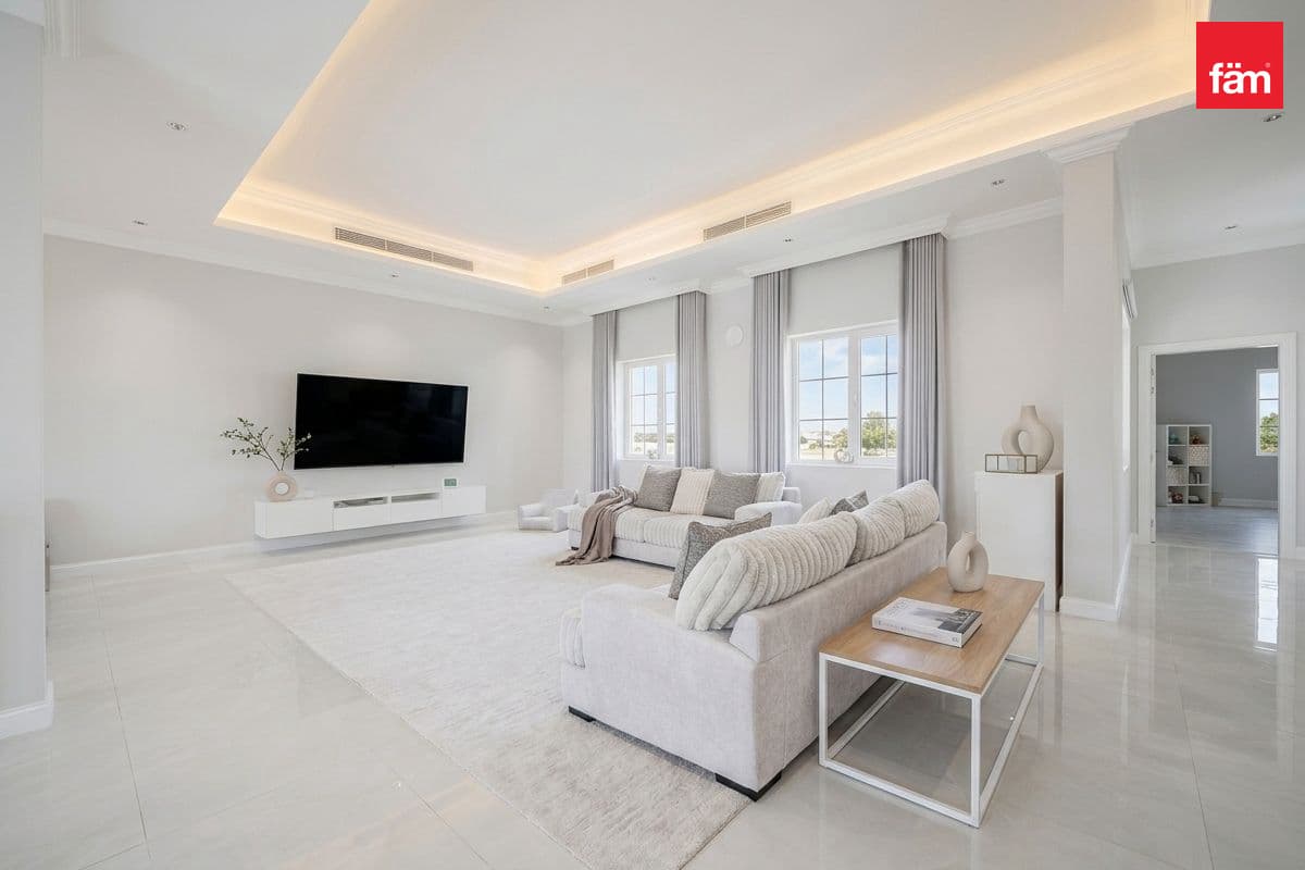 5 bedroom villa in Nad Al Sheba 2, photograph 2 of 20