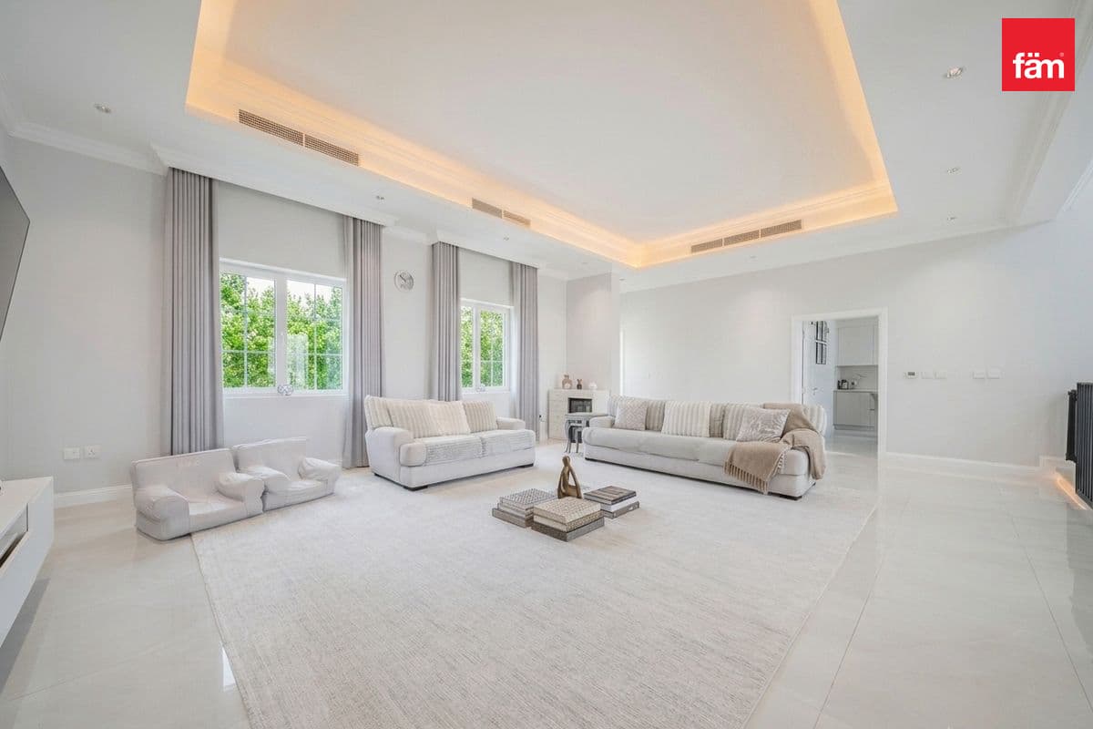 5 bedroom villa in Nad Al Sheba 2, photograph 4 of 20