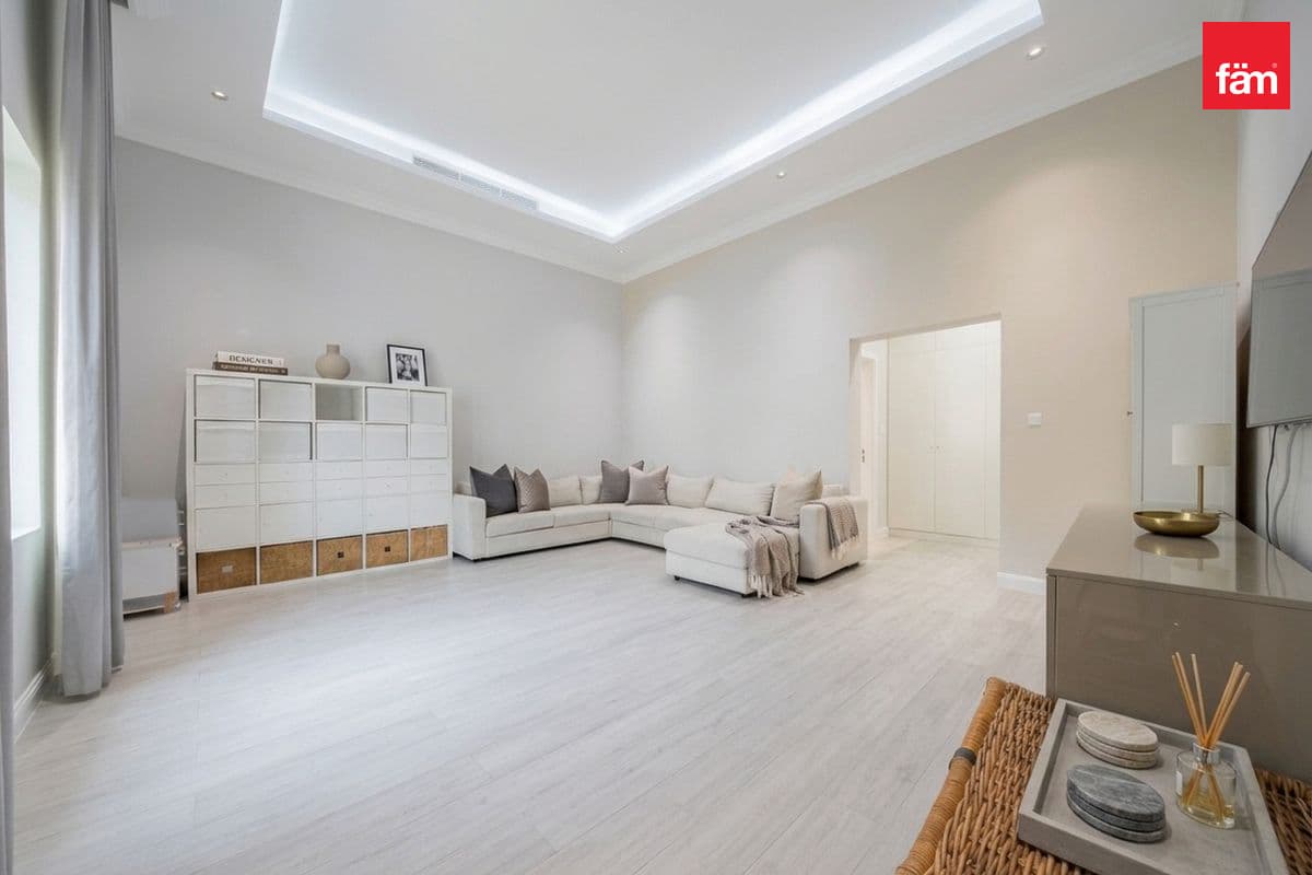 5 bedroom villa in Nad Al Sheba 2, photograph 13 of 20