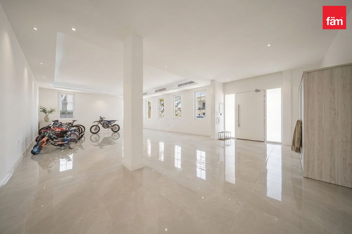 5 bedroom villa in Nad Al Sheba 2, photograph 8 of 20