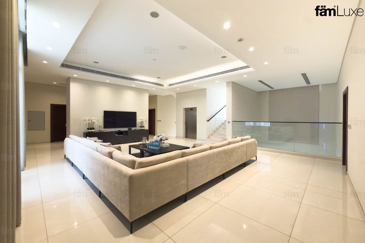 6 bedroom villa in Nad Al Sheba 4, photograph 11 of 13